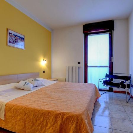 Residence Meridiana Пескьера-дель-Гарда Экстерьер фото