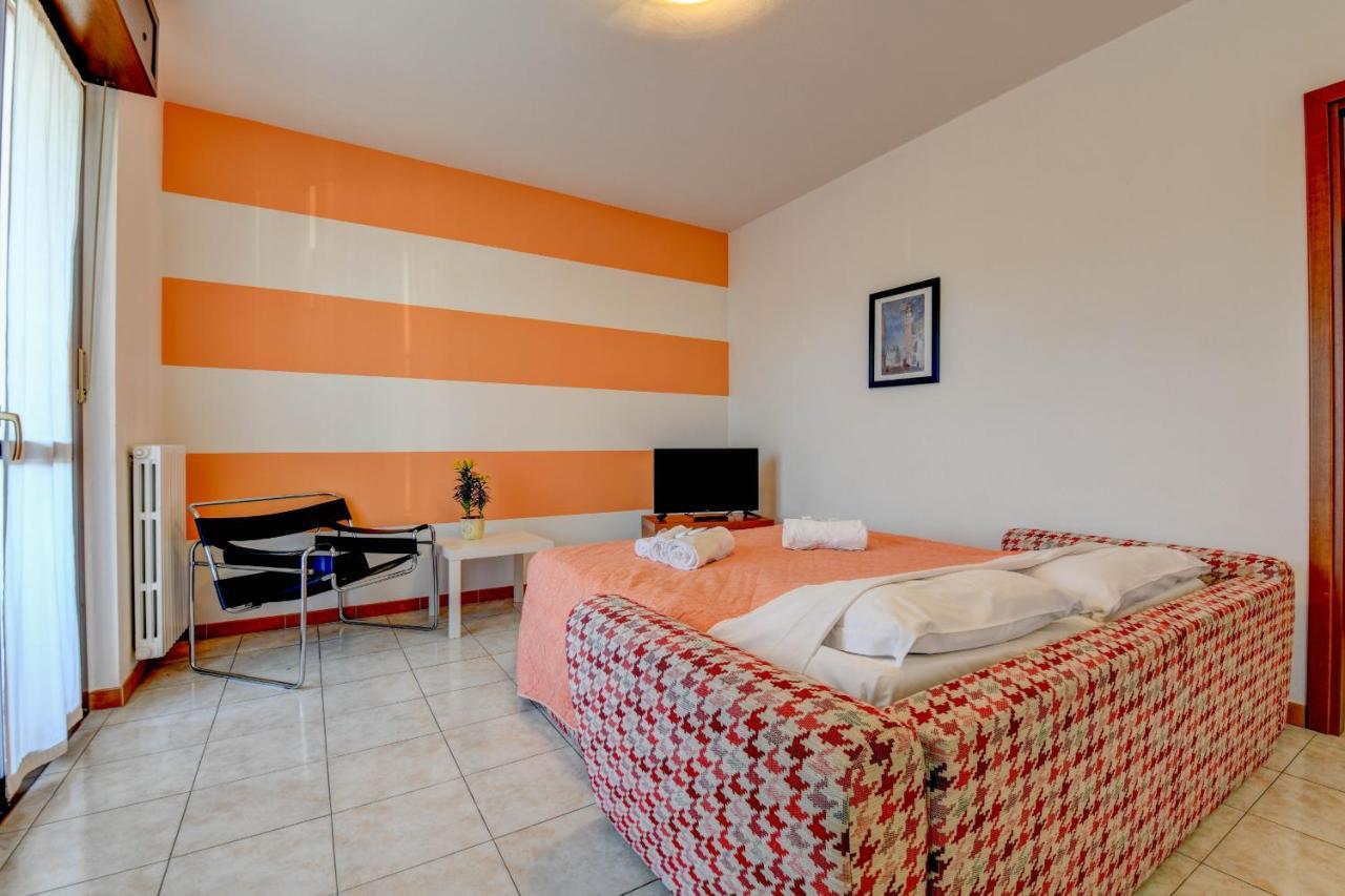 Residence Meridiana Пескьера-дель-Гарда Экстерьер фото